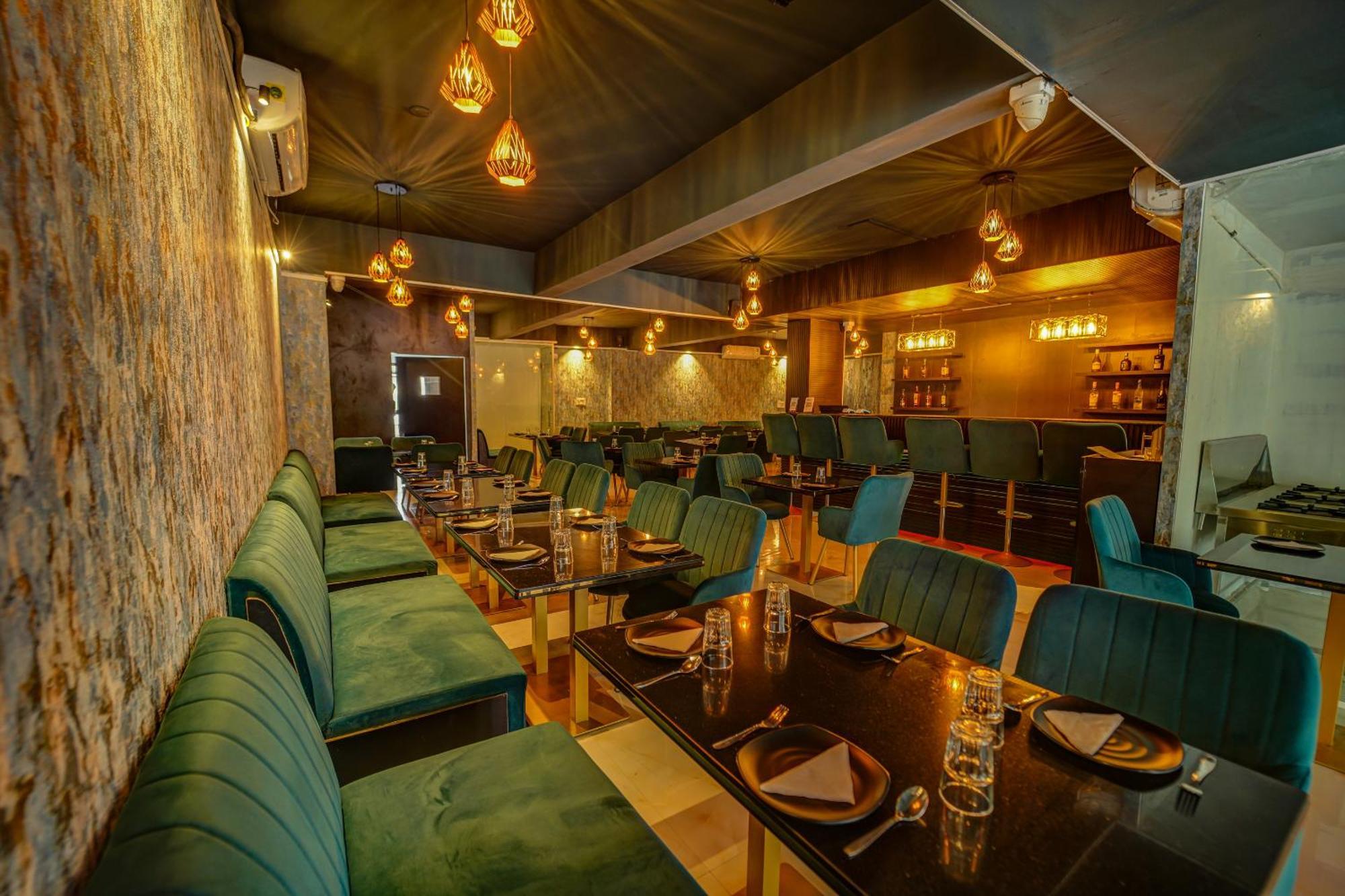 The Emerald Inn Bangalore Exterior foto